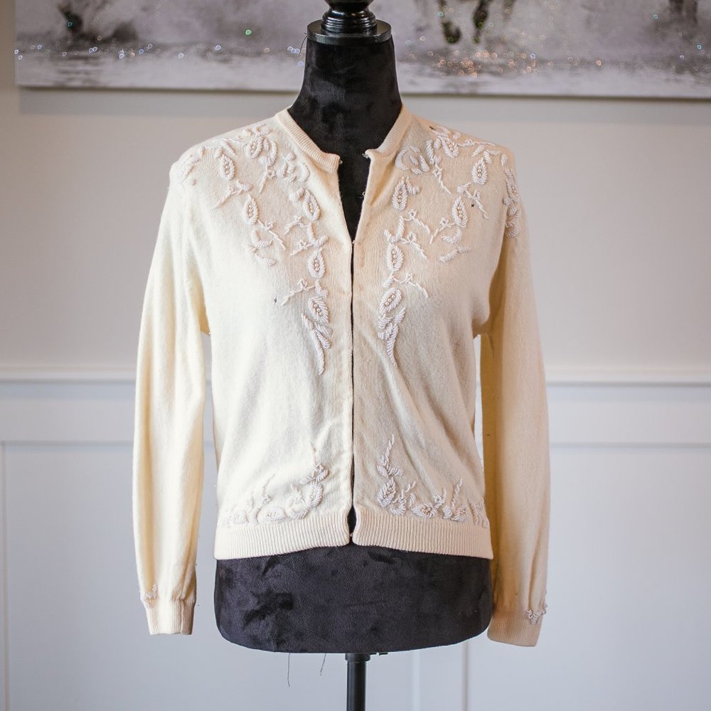 Vintage pastel yellow sweater cardigan, beaded Lamb's wool Size Small